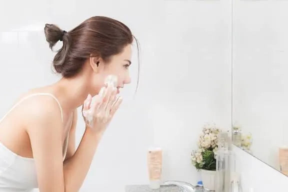 Nourish and Revitalize: Choosing the Perfect Face Wash Dry Skin